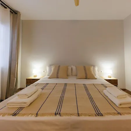 Bravissimo Figuerola, Spacious 3-bedroom Apartment *