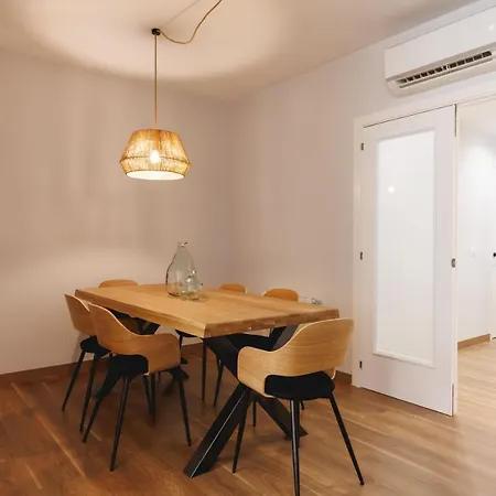 Apartment Bravissimo Figuerola, Spacious 3-bedroom Girona
